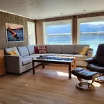 Ved Sjoen Holiday home Royra